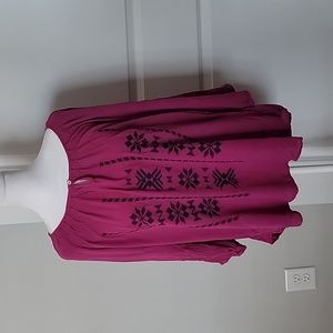 New Directions NWOT L Fushia and Navy Embroidered Top with 3/4 Sleeves